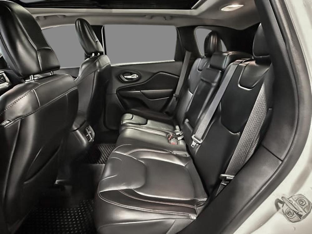 Jeep Cherokee 2016 Blanc usage à vendre Jeep Cherokee 2016 Blanc usage à vendre
