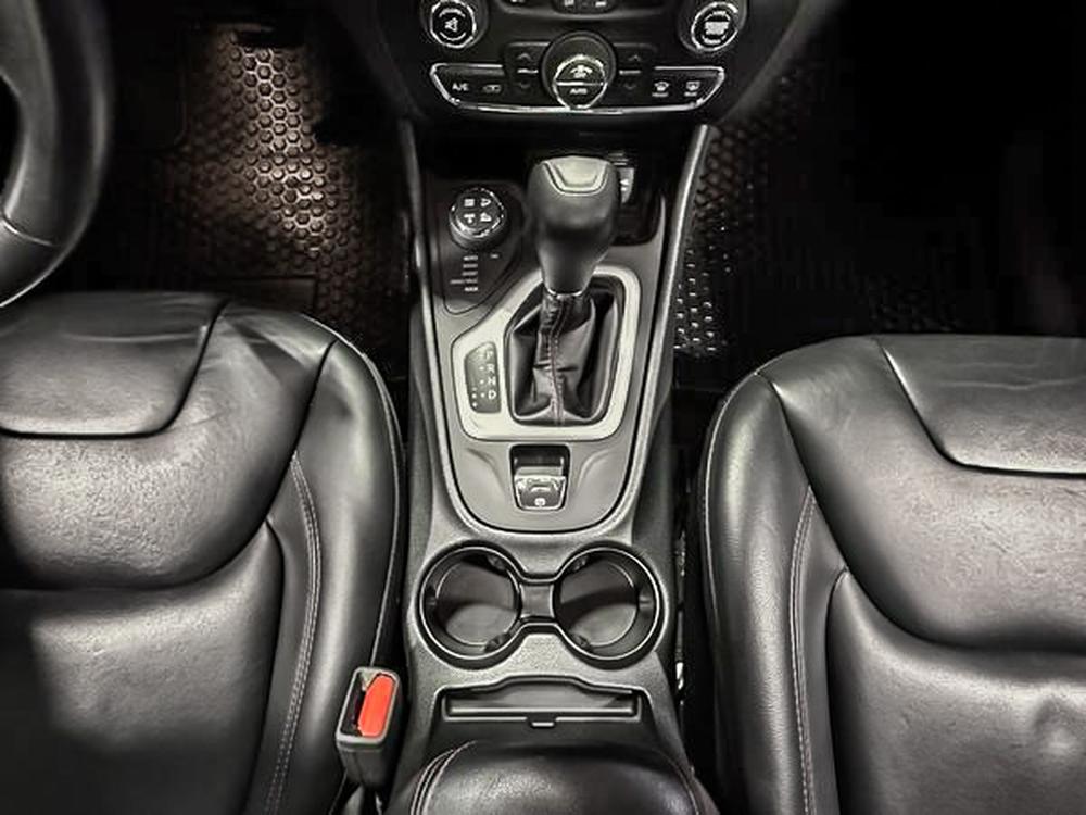 Jeep Cherokee 2016 Blanc usage à vendre Jeep Cherokee 2016 Blanc usage à vendre