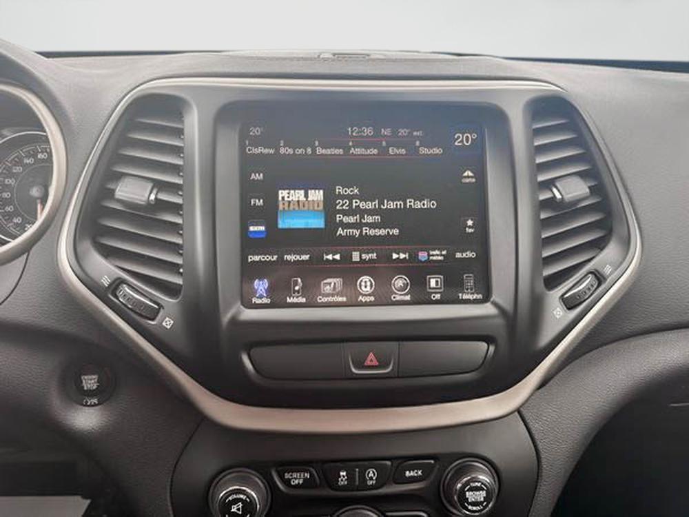 Jeep Cherokee LIMITED AWD 3.2L 2017 d&rsquo;occasion à vendre - 26
