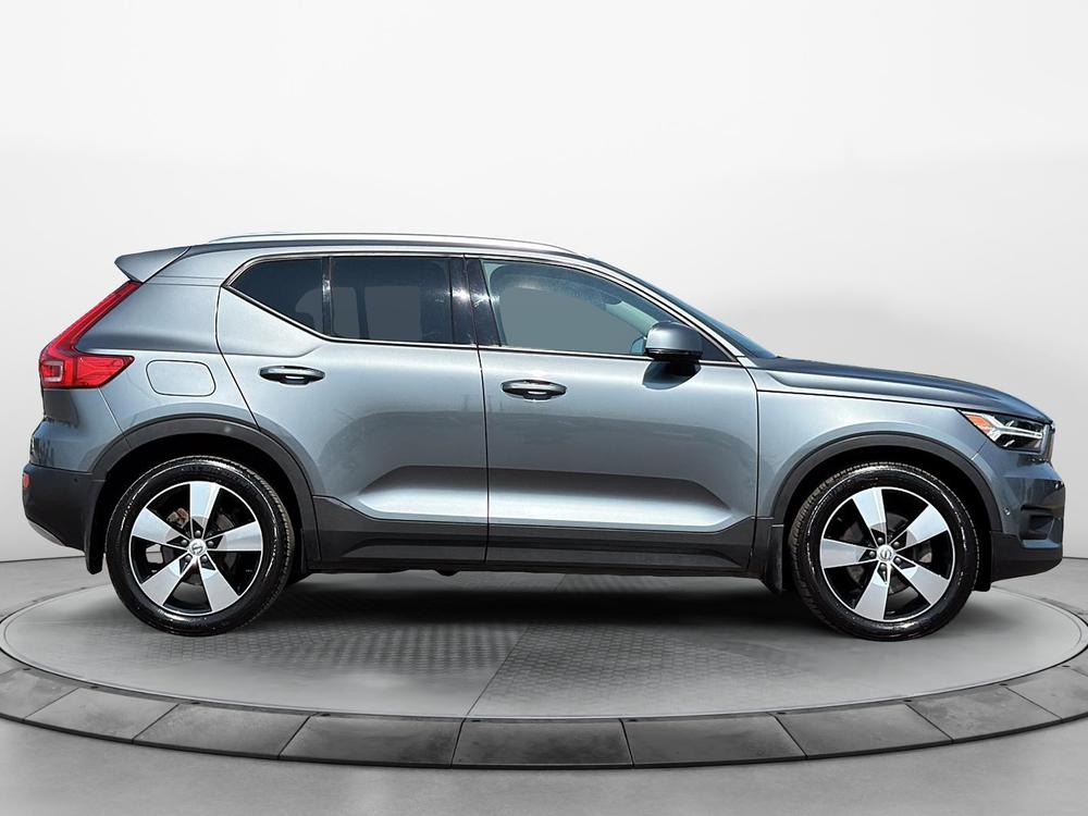 Volvo XC40 MOMENTUM AWD// PLUS PACKAGE 2019 d&rsquo;occasion à vendre - 4