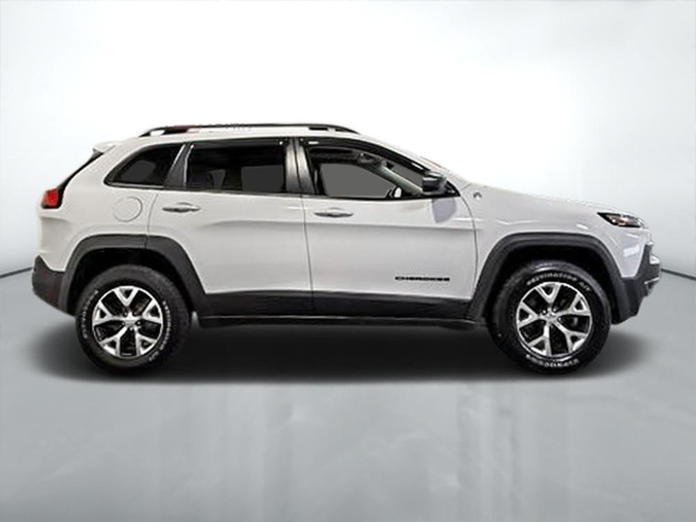 Jeep Cherokee 2016 Blanc usage à vendre Jeep Cherokee 2016 Blanc usage à vendre