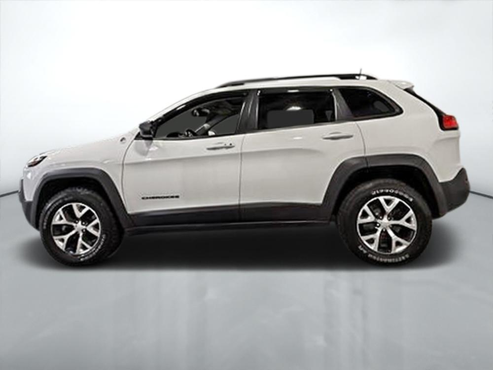 Jeep Cherokee 2016 Blanc usage à vendre Jeep Cherokee 2016 Blanc usage à vendre