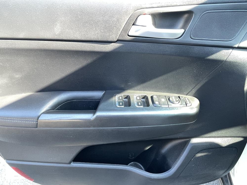 Kia Sportage EX 2022 — photo 8