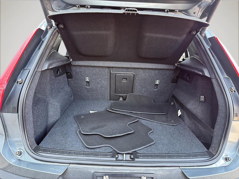 Volvo XC40 MOMENTUM AWD// PLUS PACKAGE 2019 d&rsquo;occasion à vendre - 11