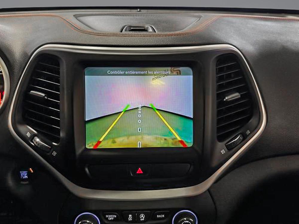 Jeep Cherokee 2016 Blanc usage à vendre Jeep Cherokee 2016 Blanc usage à vendre