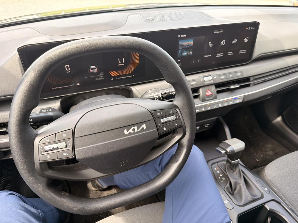 Kia K4 2025 Gris usage à vendre Kia K4 2025 Gris usage à vendre