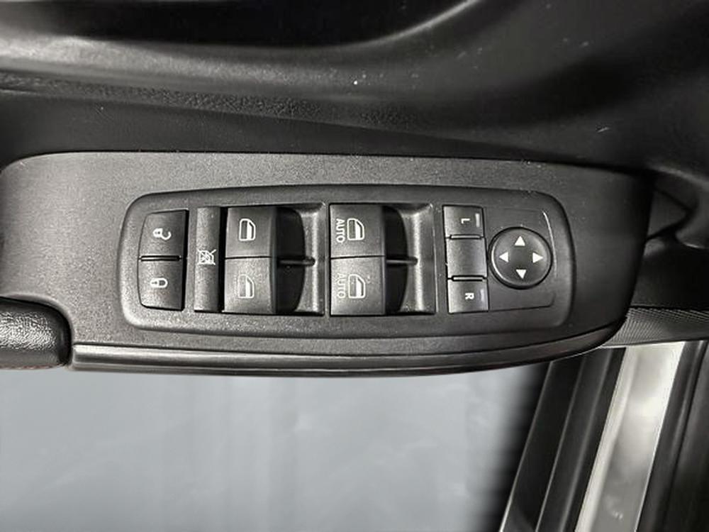 Jeep Cherokee 2016 Blanc usage à vendre Jeep Cherokee 2016 Blanc usage à vendre