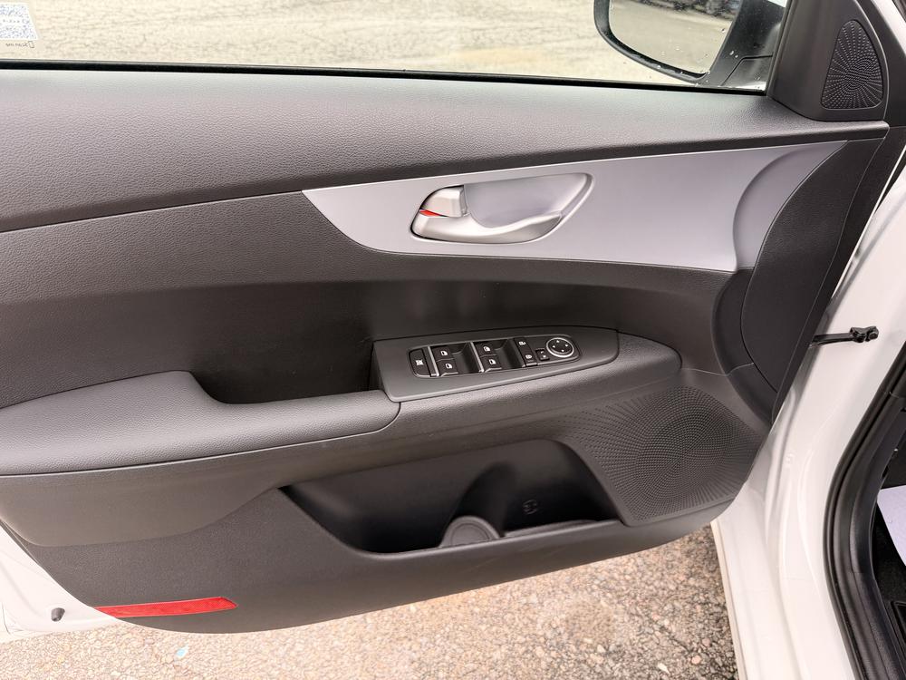 Kia Forte LX 2024 d&rsquo;occasion à vendre - 13