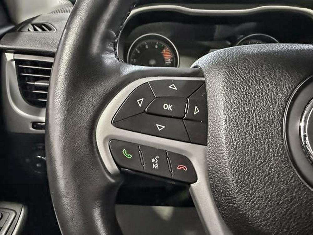 Jeep Cherokee 2016 Blanc usage à vendre Jeep Cherokee 2016 Blanc usage à vendre