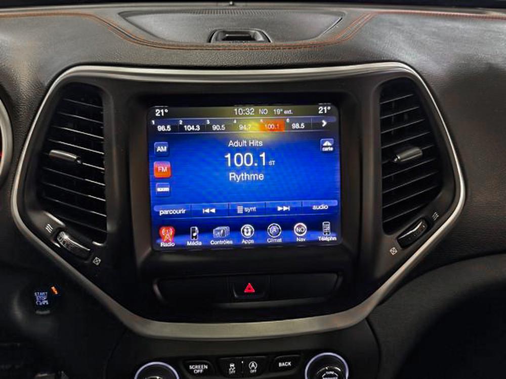 Jeep Cherokee 2016 Blanc usage à vendre Jeep Cherokee 2016 Blanc usage à vendre