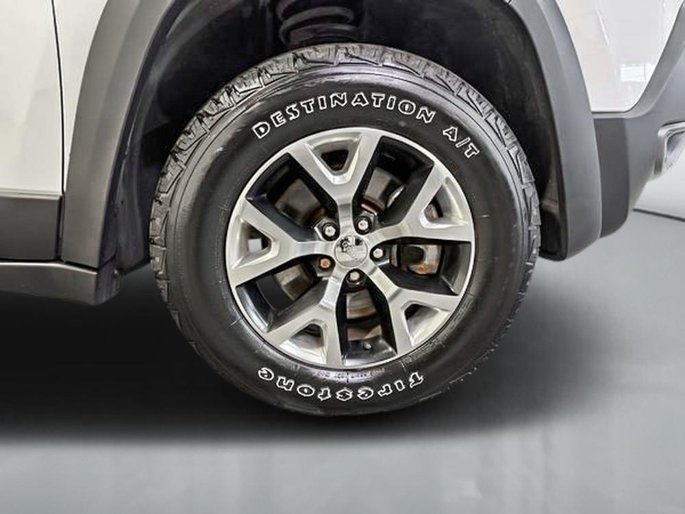 Jeep Cherokee 2016 Blanc usage à vendre Jeep Cherokee 2016 Blanc usage à vendre