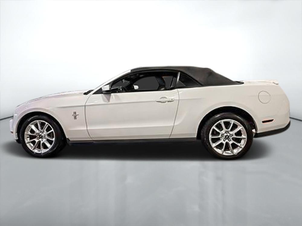 Ford Mustang 2010 Blanc usage à vendre Ford Mustang 2010 Blanc usage à vendre