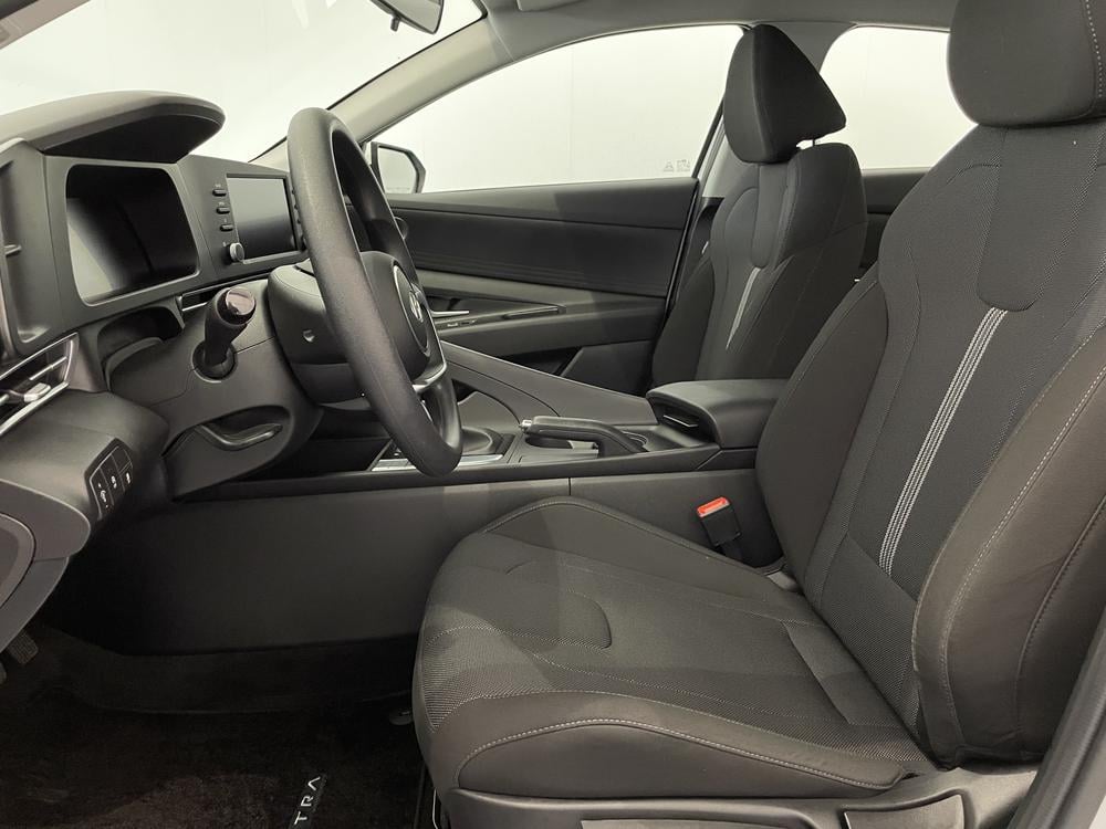 Hyundai Elantra ESSENTIAL 2024 d&rsquo;occasion à vendre - 13