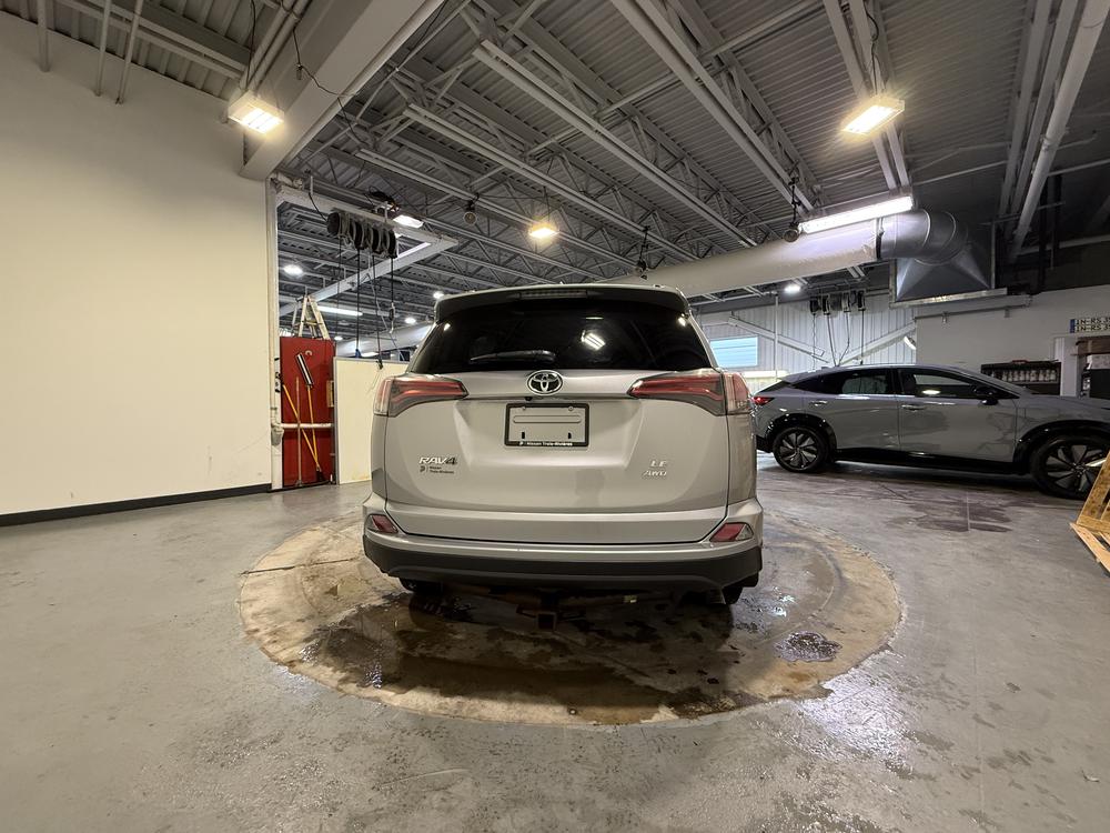 Toyota RAV4 LE 2018 d&rsquo;occasion à vendre - 4