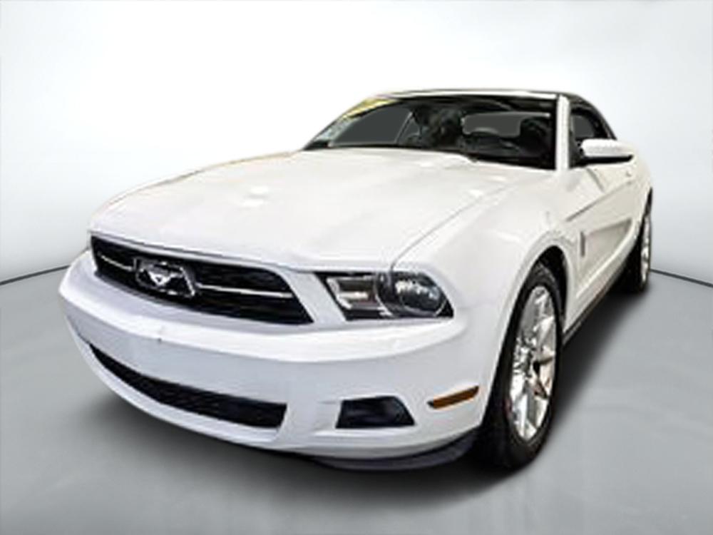 Ford Mustang 2010 Blanc usage à vendre Ford Mustang 2010 Blanc usage à vendre