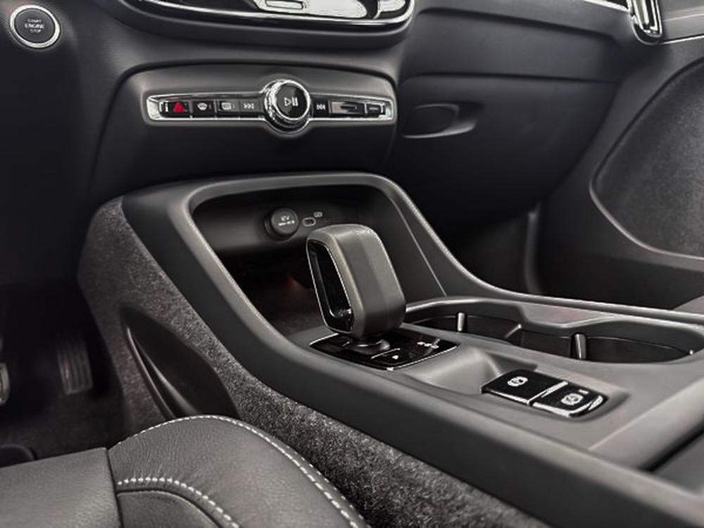 Volvo XC40 2025 Noir usage à vendre Volvo XC40 2025 Noir usage à vendre