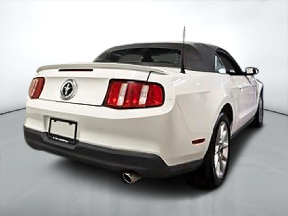 Ford Mustang 2010 Blanc usage à vendre Ford Mustang 2010 Blanc usage à vendre