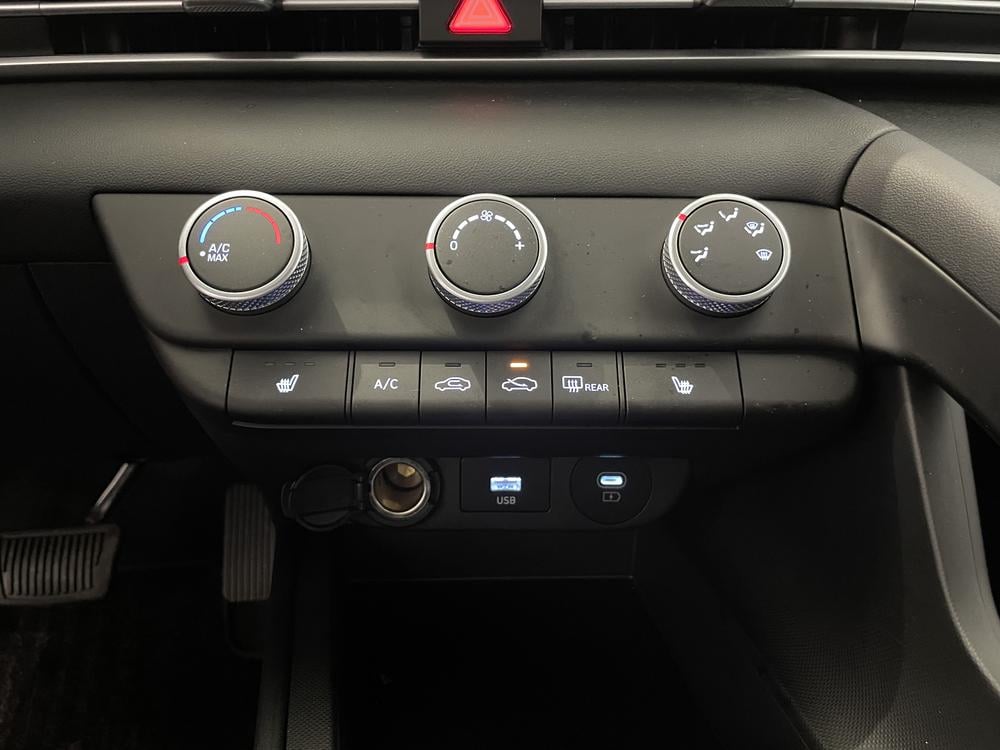 Hyundai Elantra ESSENTIAL 2024 d&rsquo;occasion à vendre - 26