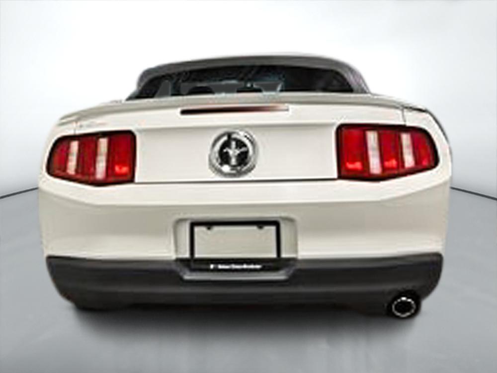 Ford Mustang 2010 Blanc usage à vendre Ford Mustang 2010 Blanc usage à vendre