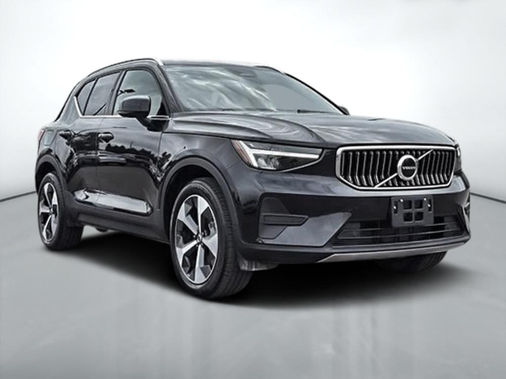 Volvo XC40 B5 CORE // AWD // BRIGHT THEME