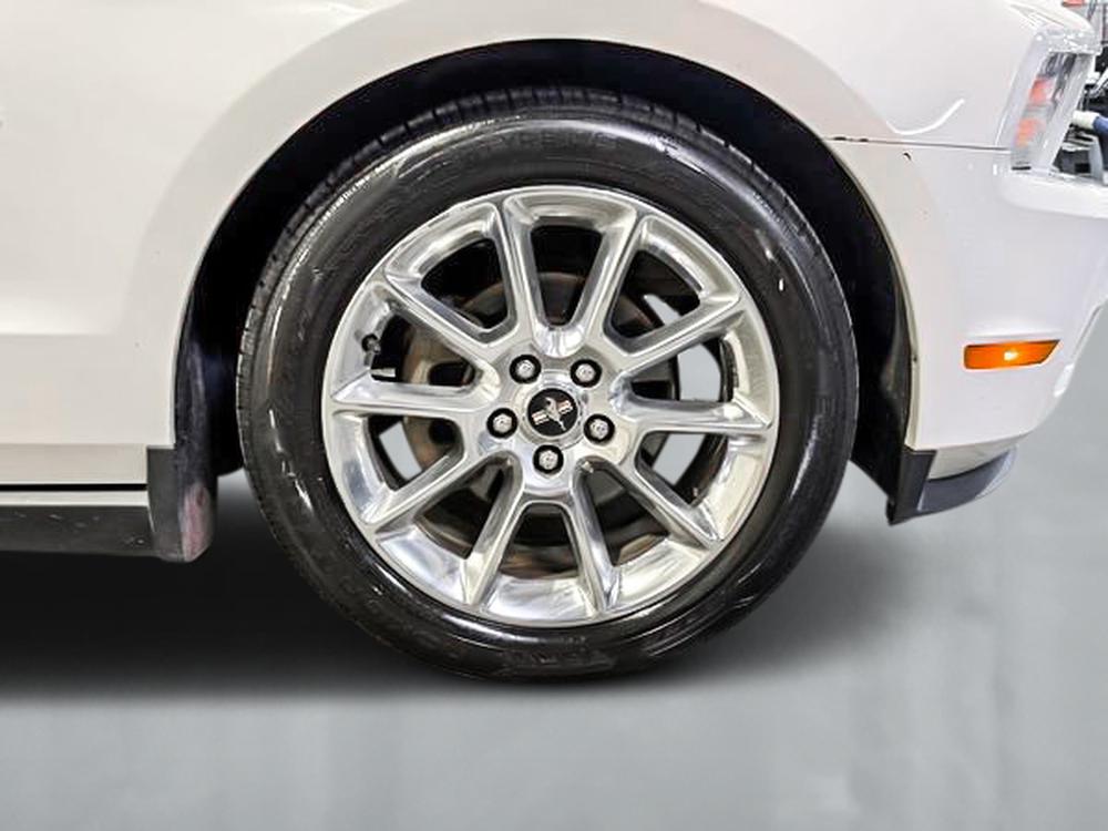 Ford Mustang 2010 Blanc usage à vendre Ford Mustang 2010 Blanc usage à vendre