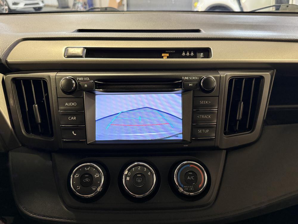 Toyota RAV4 LE 2018 d&rsquo;occasion à vendre - 26