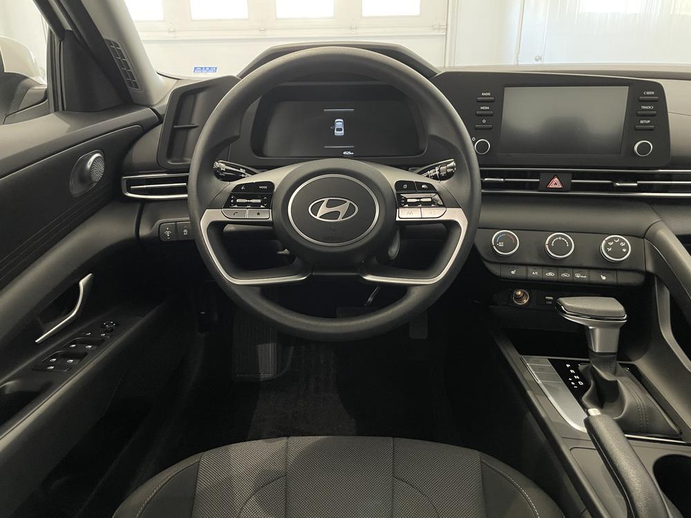 Hyundai Elantra ESSENTIAL 2024 d&rsquo;occasion à vendre - 11