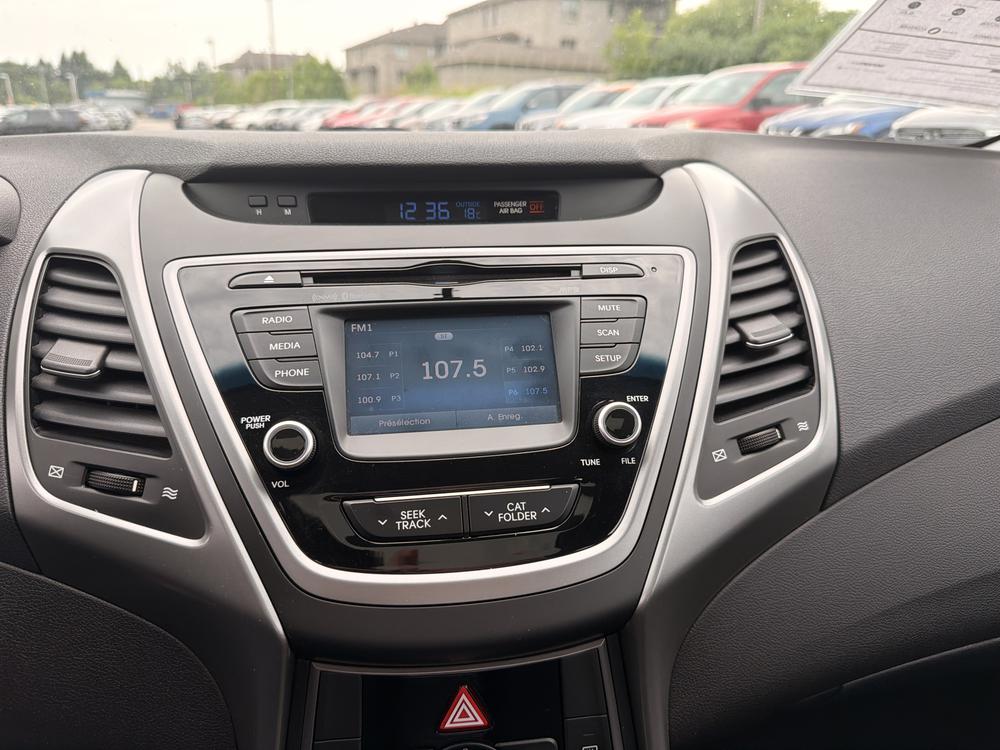 Hyundai Elantra GLS 2015 d&rsquo;occasion à vendre - 28
