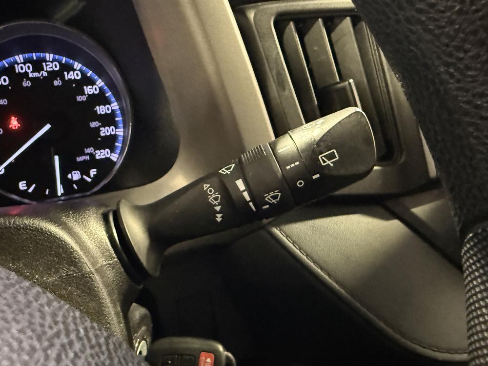 Toyota RAV4 LE 2018 d&rsquo;occasion à vendre - 22