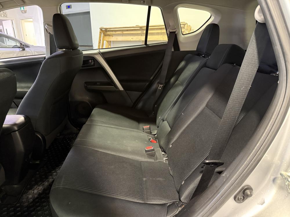 Toyota RAV4 LE 2018 d&rsquo;occasion à vendre - 28