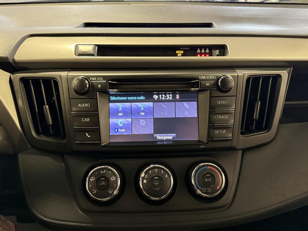 Toyota RAV4 LE 2018 d&rsquo;occasion à vendre - 24