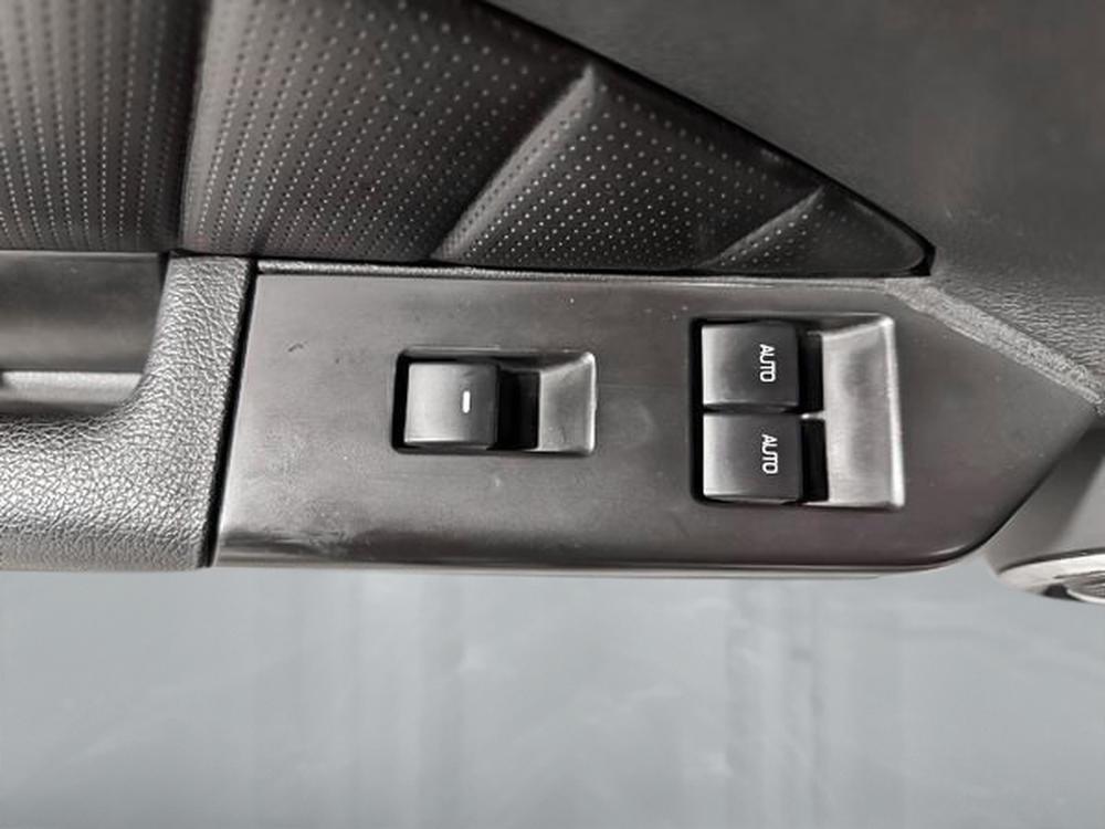 Ford Mustang 2010 Blanc usage à vendre Ford Mustang 2010 Blanc usage à vendre