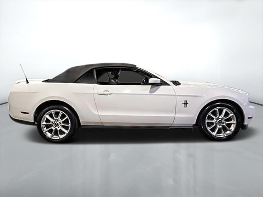 Ford Mustang 2010 Blanc usage à vendre Ford Mustang 2010 Blanc usage à vendre
