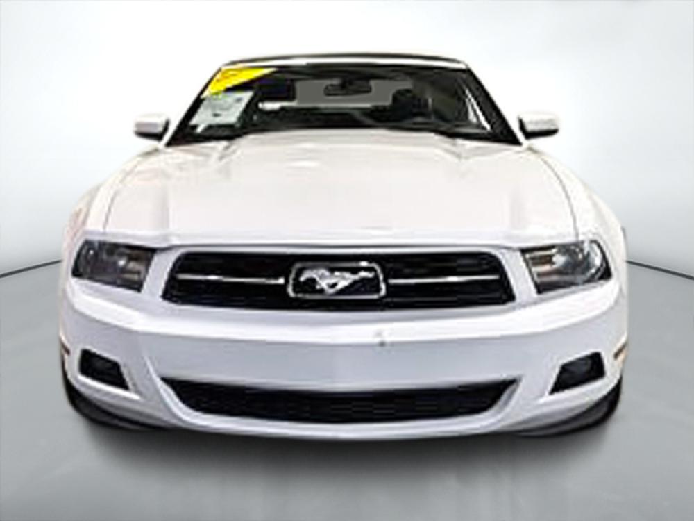 Ford Mustang 2010 Blanc usage à vendre Ford Mustang 2010 Blanc usage à vendre