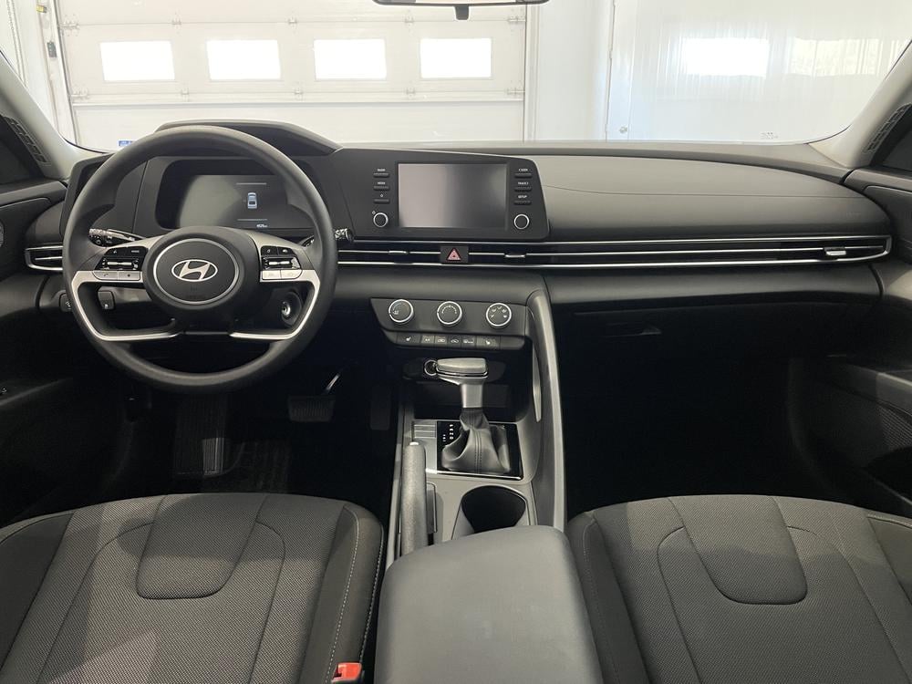 Hyundai Elantra ESSENTIAL 2024 d&rsquo;occasion à vendre - 9