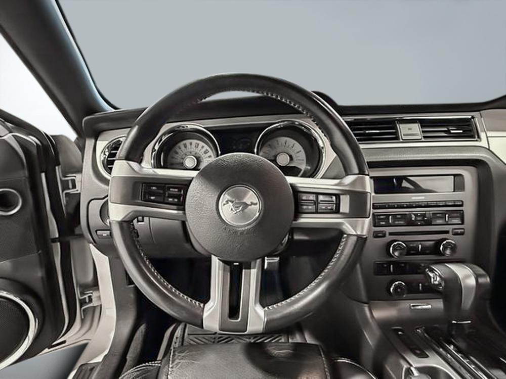 Ford Mustang 2010 Blanc usage à vendre Ford Mustang 2010 Blanc usage à vendre