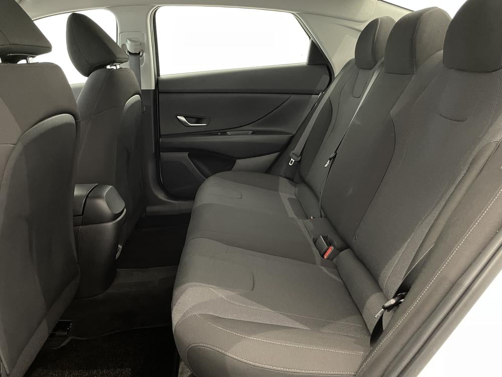 Hyundai Elantra ESSENTIAL 2024 d&rsquo;occasion à vendre - 28