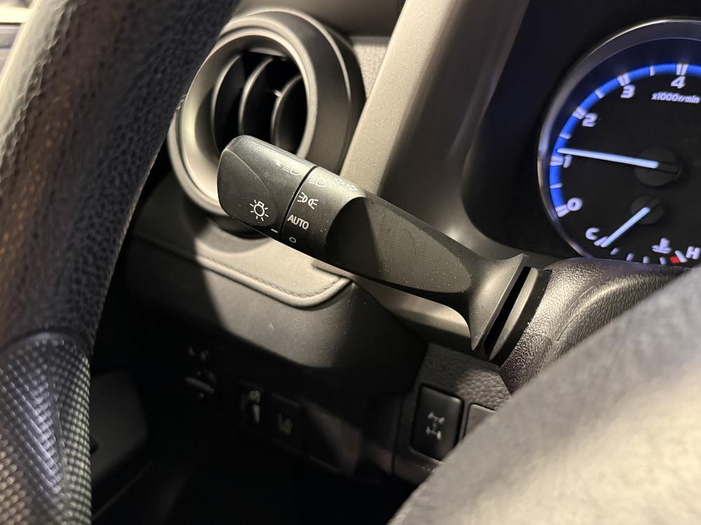 Toyota RAV4 LE 2018 d&rsquo;occasion à vendre - 21