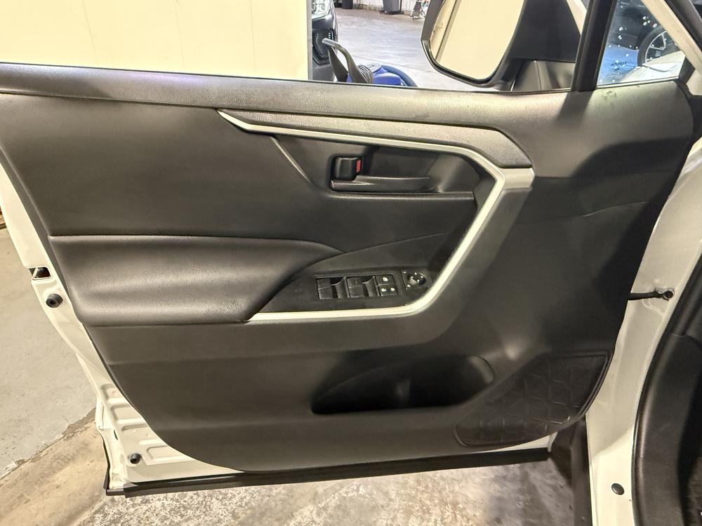 Toyota RAV4 LE HYBRIDE 2019 d&rsquo;occasion à vendre - 13