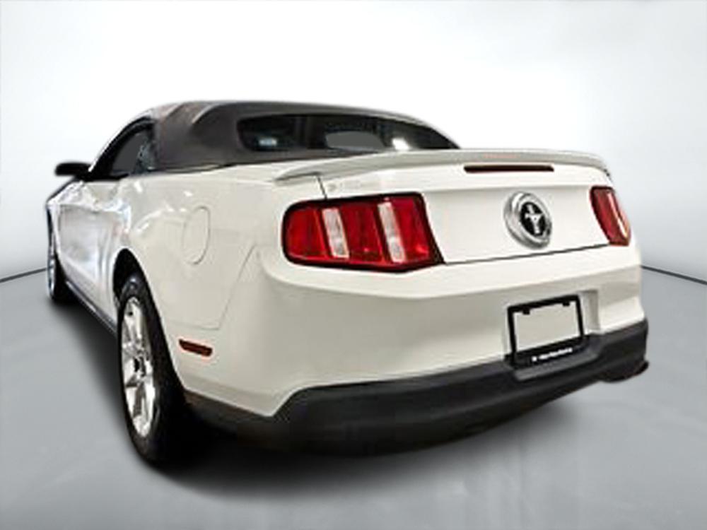 Ford Mustang 2010 Blanc usage à vendre Ford Mustang 2010 Blanc usage à vendre