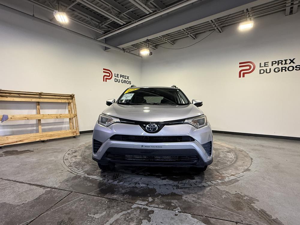 Toyota RAV4 LE 2018 d&rsquo;occasion à vendre - 9