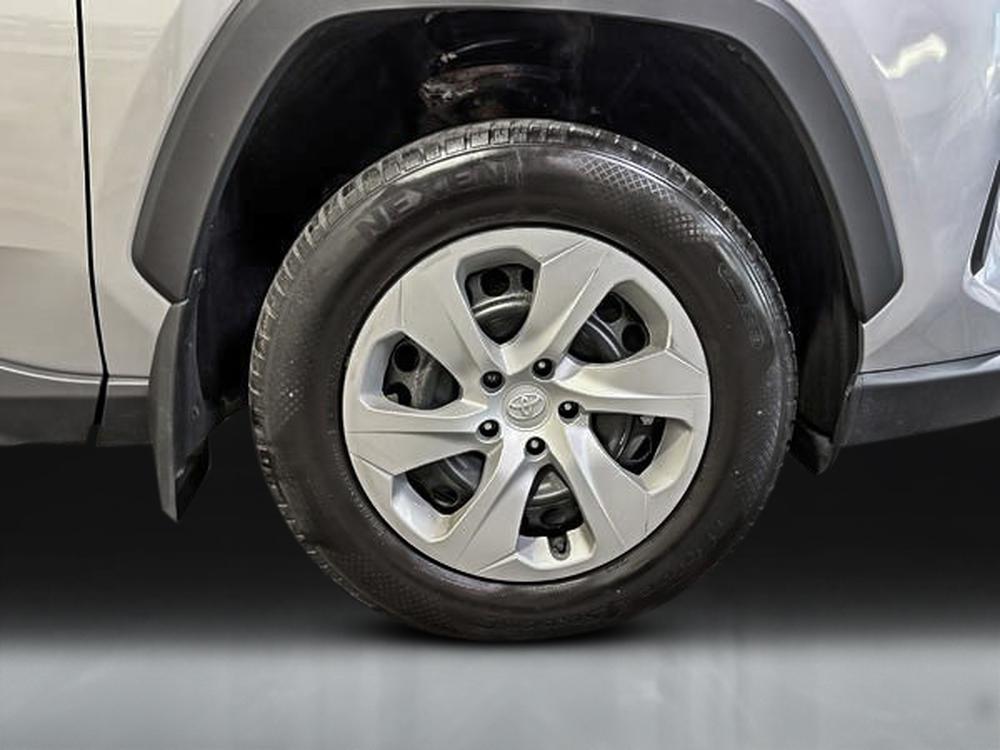 Toyota RAV4 LE 2023 d&rsquo;occasion à vendre - 12
