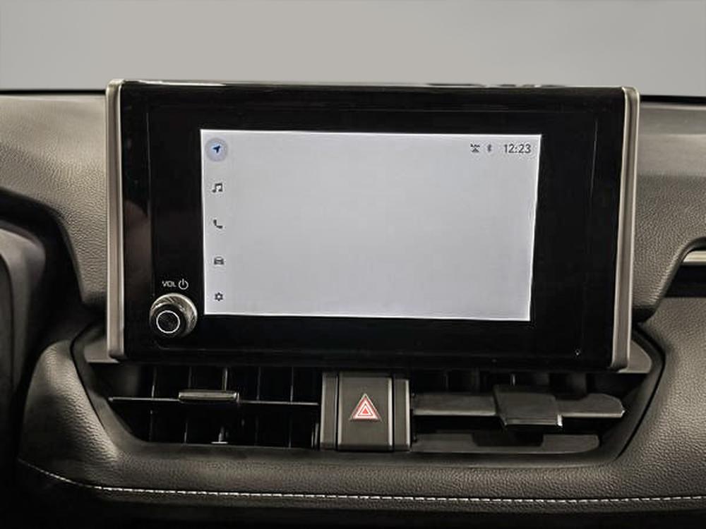 Toyota RAV4 LE 2023 d&rsquo;occasion à vendre - 24
