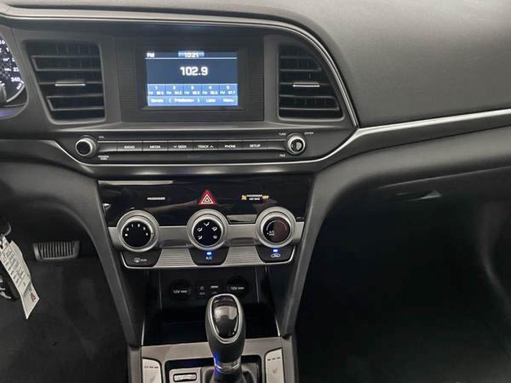 Hyundai Elantra Essential  SE 2020 d&rsquo;occasion à vendre - 19