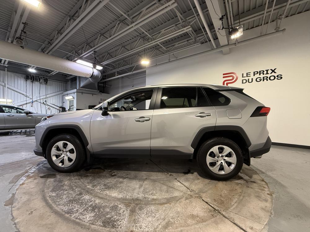 Toyota RAV4 LE 2023 d&rsquo;occasion à vendre - 7