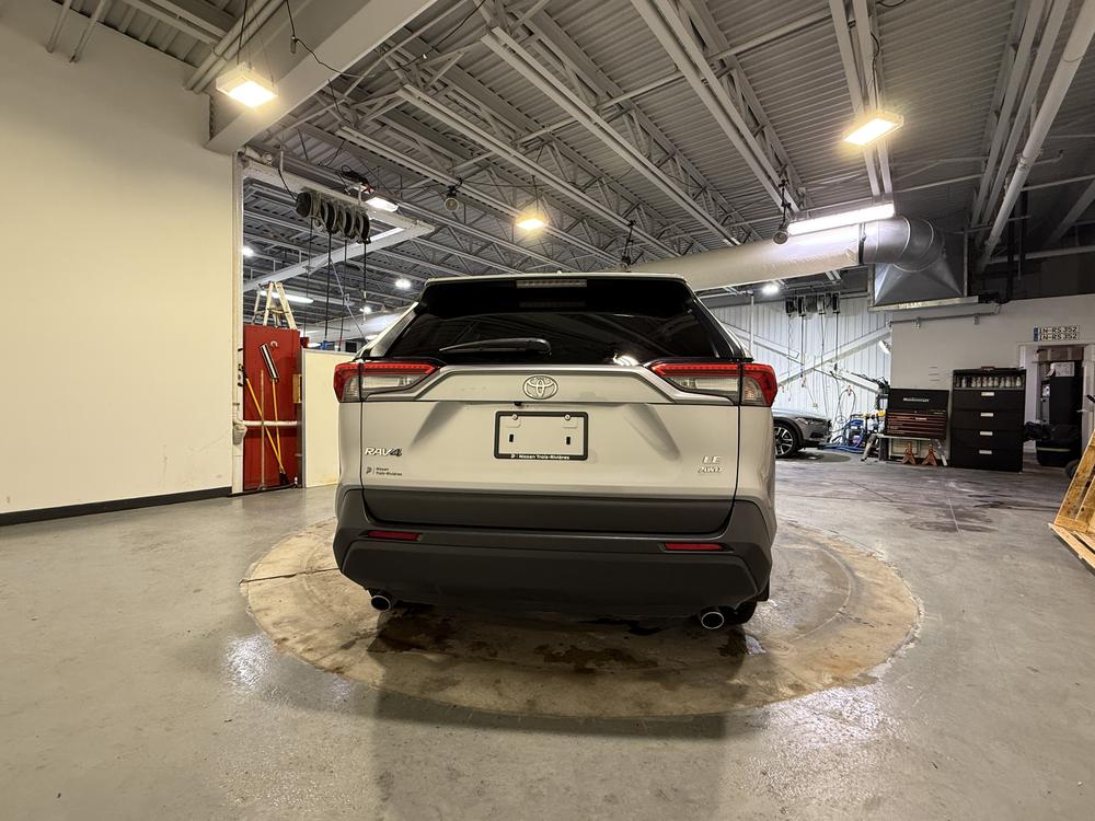 Toyota RAV4 LE 2023 d&rsquo;occasion à vendre - 4