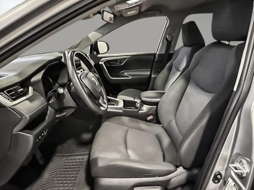 Toyota RAV4 LE 2023 d&rsquo;occasion à vendre - 16