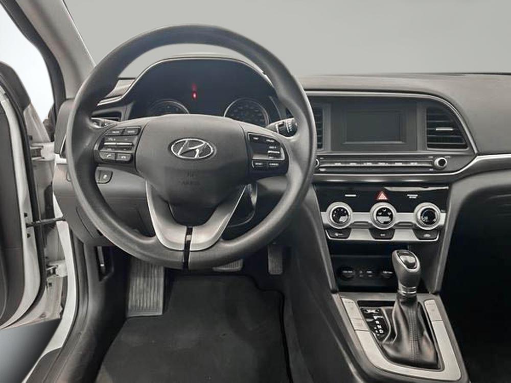 Hyundai Elantra Essential  SE 2020 d&rsquo;occasion à vendre - 11