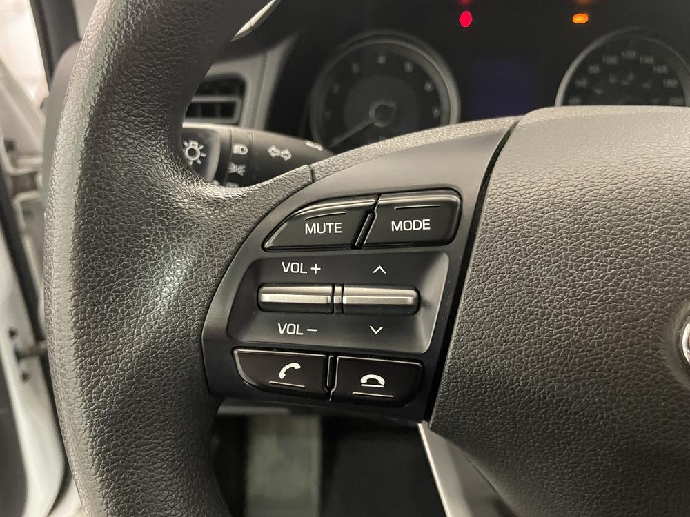 Hyundai Elantra Essential 2020 d&rsquo;occasion à vendre - 14