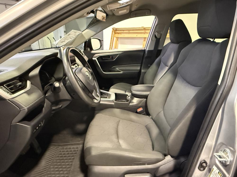 Toyota RAV4 LE 2023 d&rsquo;occasion à vendre - 16